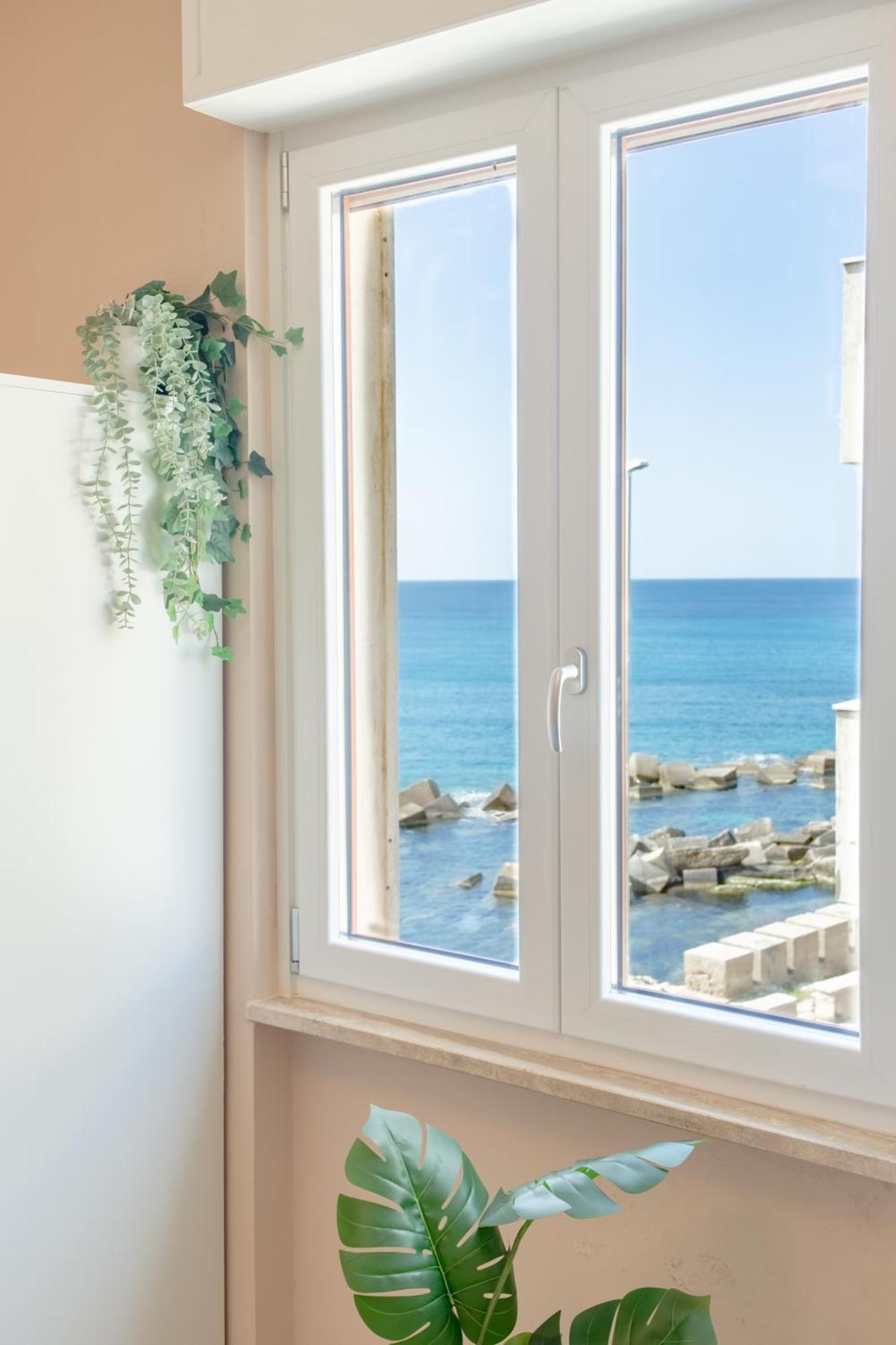 L'Affaccio Rooms - Lungomare 加利波利 外观 照片