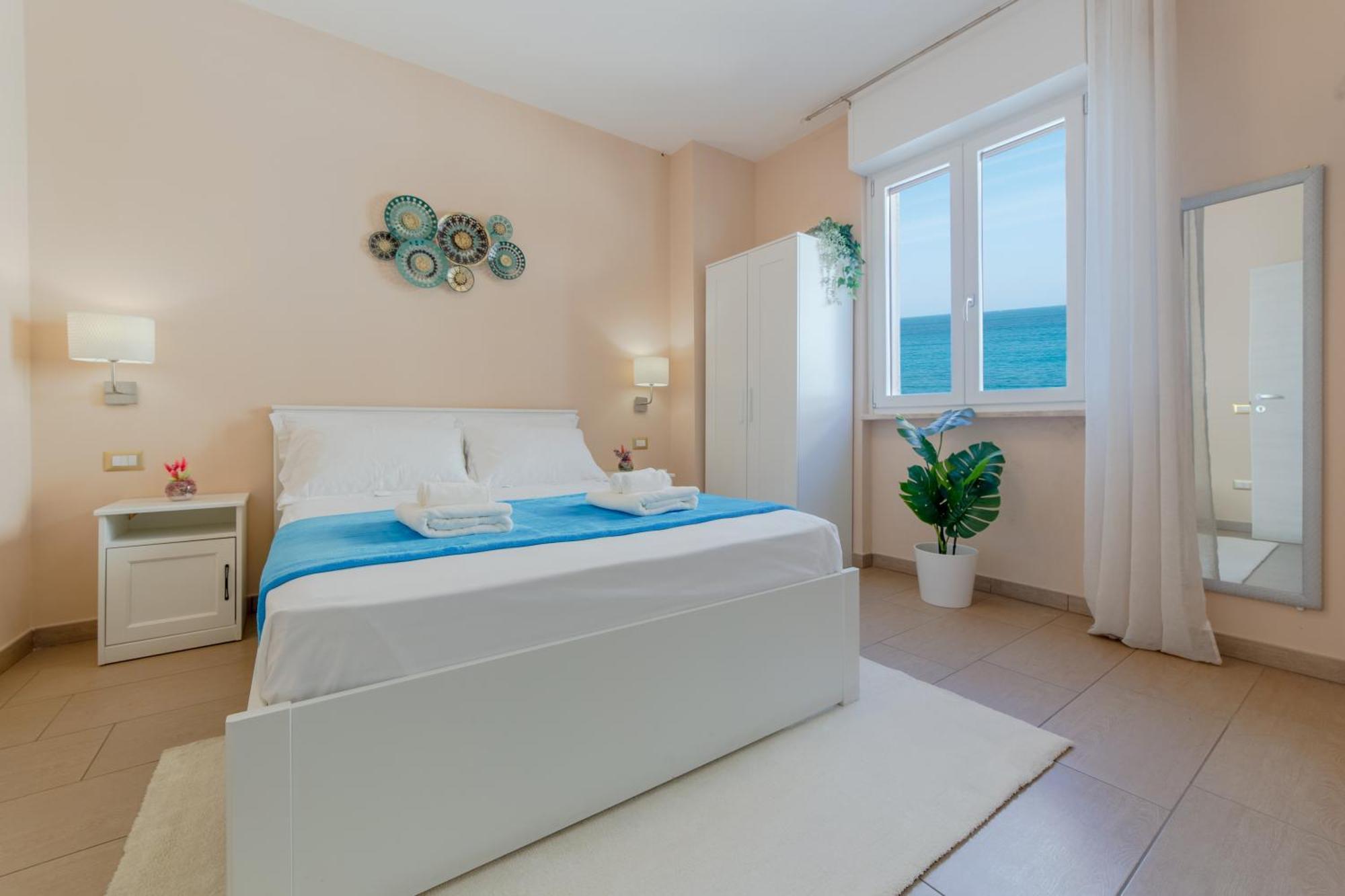 L'Affaccio Rooms - Lungomare 加利波利 外观 照片