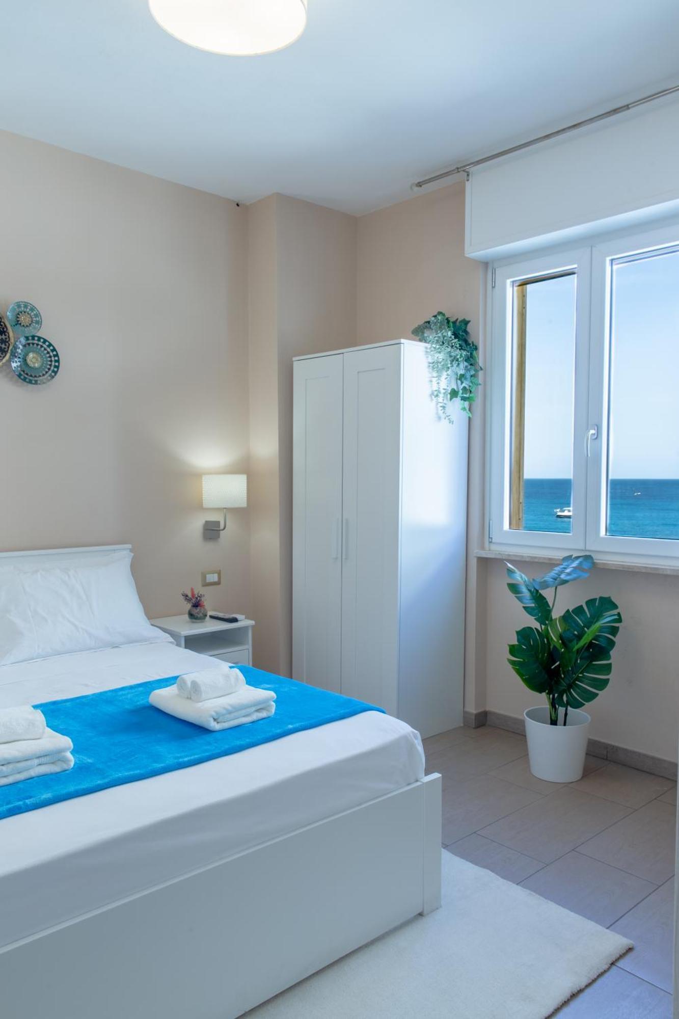 L'Affaccio Rooms - Lungomare 加利波利 外观 照片